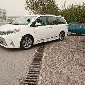 Toyota Sienna 2018