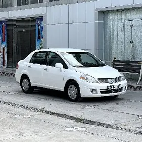 Nissan Versa 2011