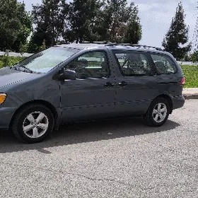 Toyota Sienna 2001