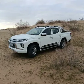 Mitsubishi L200 2021