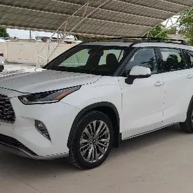 Toyota Highlander 2021