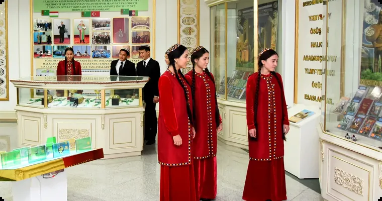 Экономический и нефтегазовый вузы Туркменистана проводят Дни открытых дверей