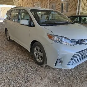 Toyota Sienna 2019