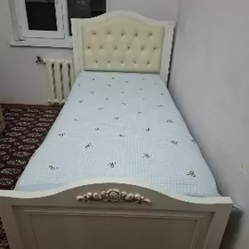 кровать односпальная