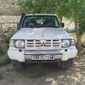 Mitsubishi Montero 1999