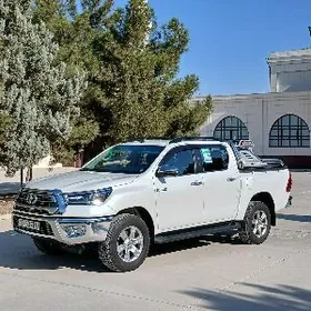 Toyota Hilux 2024