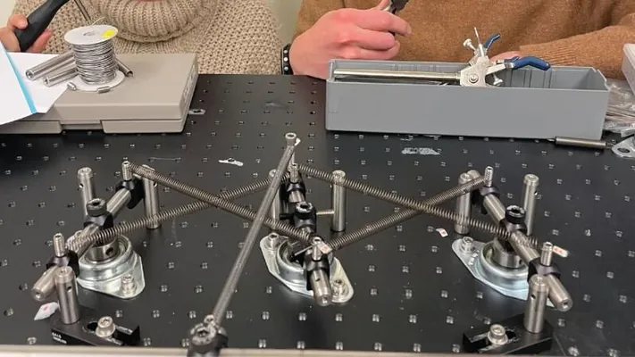 Alymlar çipsiz, batareýasyz ýa-da elektrik energiýasyz mehaniki kompýuter döretdiler