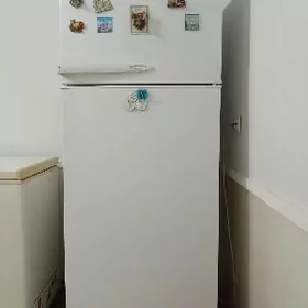 Holadilnik, kuhnya garnitur