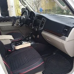 Mitsubishi Pajero 2009