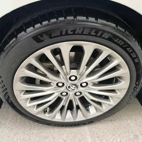 Teker 235 45 18 Mislen