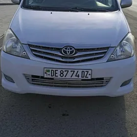 Toyota Innova 2011