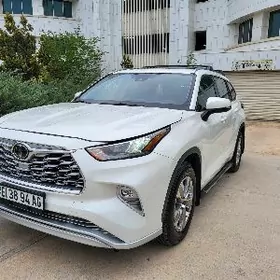 Toyota Highlander 2021