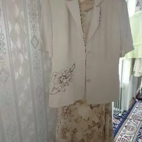 Женские костюмы