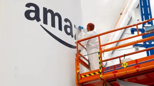 iPhone-lardaky hemra aragatnaşygyna indi Jeff Bezos jogap berer