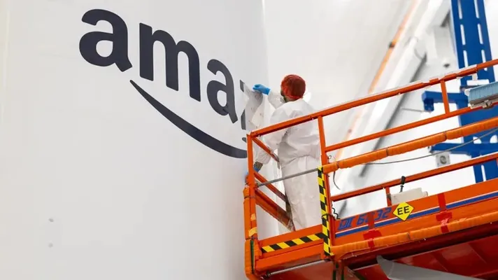 iPhone-lardaky hemra aragatnaşygyna indi Jeff Bezos jogap berer