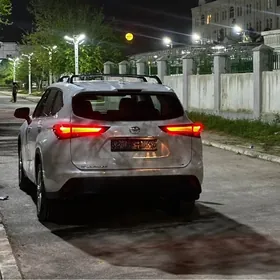 Toyota Highlander 2022