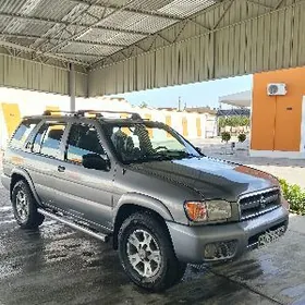 Nissan Pathfinder 2000