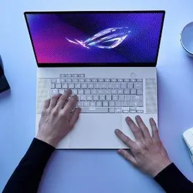 RTX5070TI|OLED|32GBRam|Zephyru