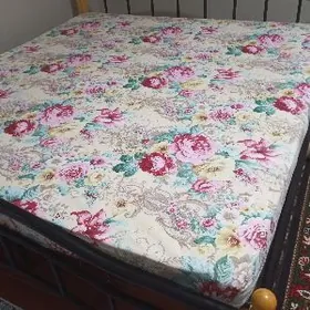 двухспальная кровать