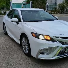 Toyota Camry 2021