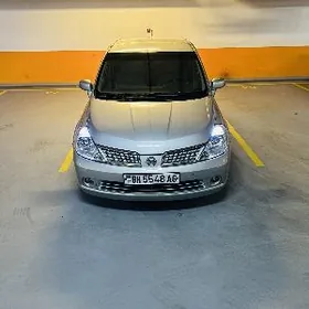Nissan Tiida 2008