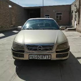 Opel Omega 2000
