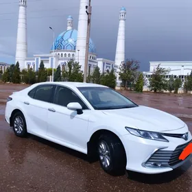 Toyota Camry Hybrid 2021