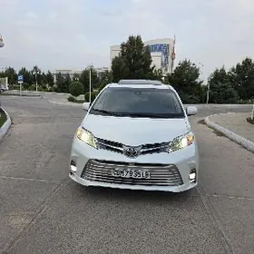 Toyota Sienna 2020