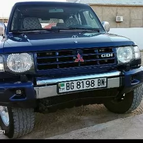 Mitsubishi Pajero 1999