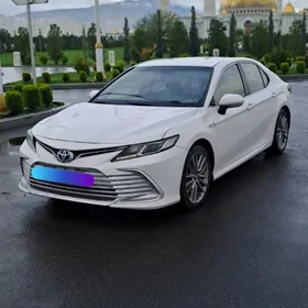 Toyota Camry Hybrid 2021