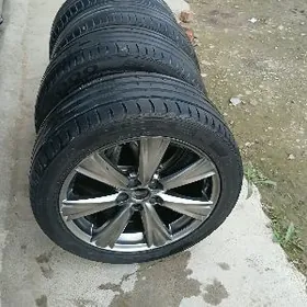 245/45 R18