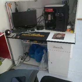 kompyuter ussalan stoly