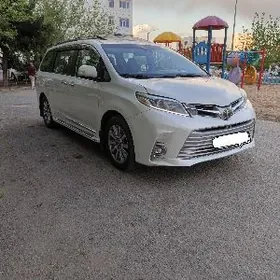 Toyota Sienna 2019