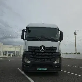 Mercedes-Benz ACTROS 3331 2015