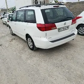 Toyota Sienna 2004