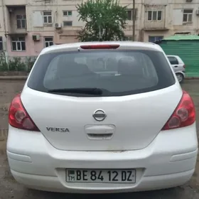 Nissan Versa 2012