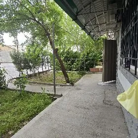 Центр 3-комн 1-этаж 83 м²