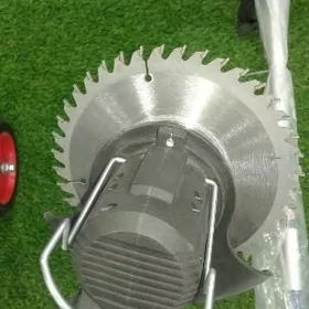 Ot orýan batareýli. Газон бата