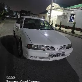 Mitsubishi Diamante 2002