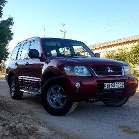 Mitsubishi Pajero 2001