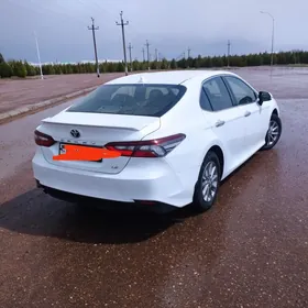 Toyota Camry Hybrid 2021