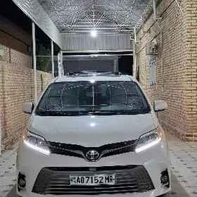 Toyota Sienna 2020