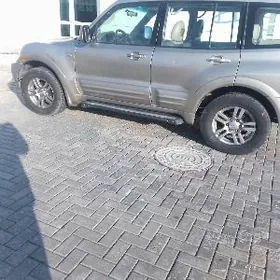 Mitsubishi Montero 2002