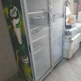 Ugur witrina holodilnik