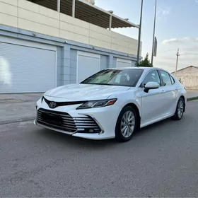 Toyota Camry 2021