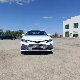 Toyota Camry 2021