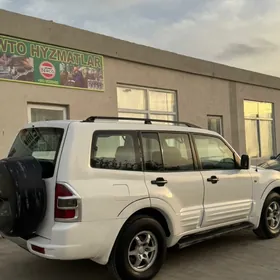 Mitsubishi Pajero 2001