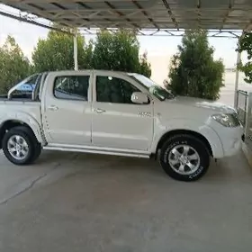 Toyota Hilux 2011