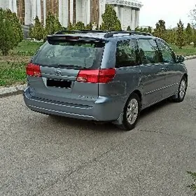 Toyota Sienna 2004