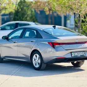Hyundai Elantra 2023